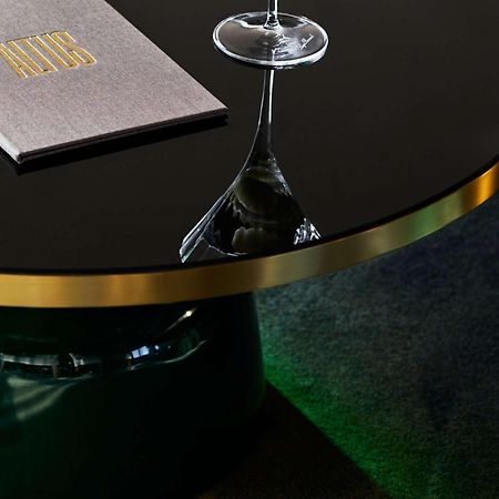 Hotel Chadstone Melbourne Mgallery Collection Exterior foto A table at the bar