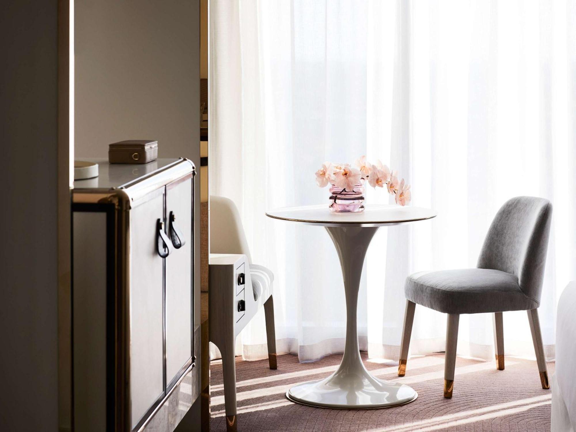 Hotel Chadstone Melbourne Mgallery Collection Exterior foto A tulip table